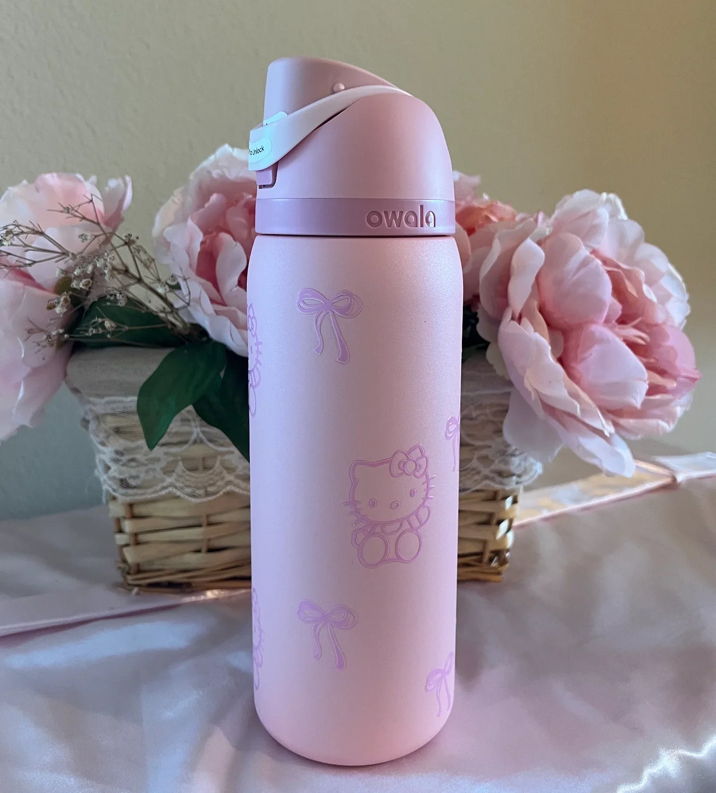 Cute Hello Kitty Pink Bottle – 32oz